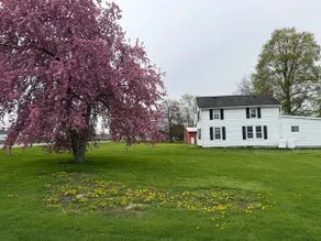 Cozy 1890s Farmhouse - Image 2