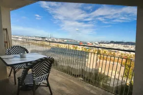 Apartment with a view of the Bay - Image 2