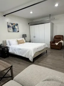 Luxe and spacious studio - Image 5