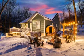 Poconos Hilltop Lakehouse: Lakefront/Spa/Sauna - Image 2