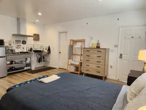 Charming & Spotless Studio with Own Entry - Image 4