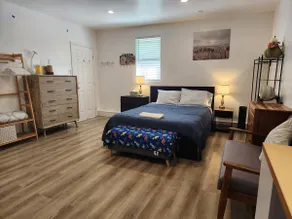 Charming & Spotless Studio with Own Entry - Image 2