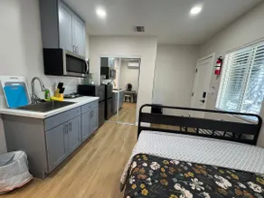Cozy private room with p/bathr 13464-B - Image 3