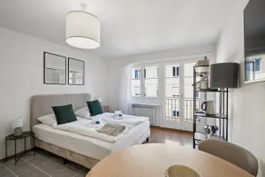Executive Studio - Crown 12 - Image 4