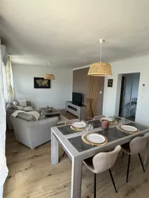 Elegant, air-conditioned getaway in Provence - Image 2