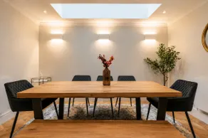 Chelsea 4‑BR, 4 Ensuites | Roof Deck, Quiet Street - Image 2