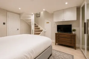 Chelsea 4‑BR, 4 Ensuites | Roof Deck, Quiet Street - Image 4
