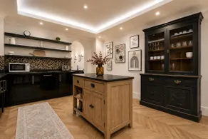 Chelsea 4‑BR, 4 Ensuites | Roof Deck, Quiet Street - Image 3