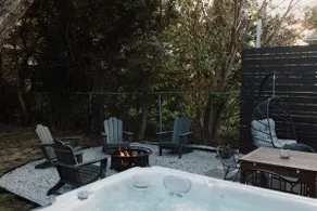 Vintage One Pine-Rose District-Hot Tub - Image 2