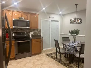 spacious, cozy home in st. louis - Image 4