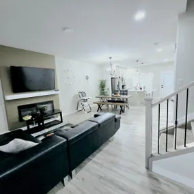EntireHome* 10 Sleep*4Bedroom*3Bath*14 Min Airport - Image 5