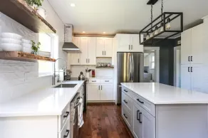 Chique Farmhouse by Conway Lake - Image 3