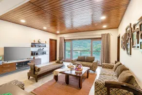 4BHK Lakeview Villa W/ Balcony, Garden and Games - Image 2