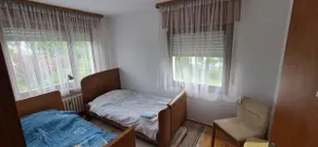 Entire idyllic suburban house - Image 4