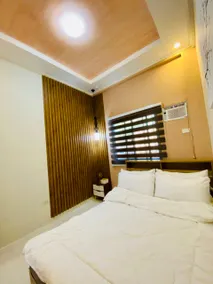 FYLL Homes - Ysabella Suite Stylish Art Deco 1-Bed Apartment with FREE Parking Near Pagsanjan Falls & Caliraya - Image 3