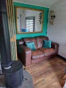 The Malvern Hills, Courtyard Cabins,Tom Cabin - Image 3