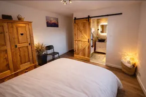 Spacious, cozy 1-bedroom apartment with balcony and Jura views, near Geneva - Image 2