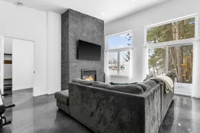 The Aviator's Chalet – Hot Tub - Image 3