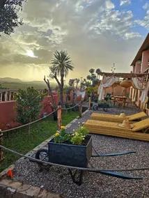 Quiet villa with panoramic view, city center - Image 3