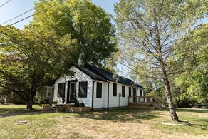 Cozy, Quaint, & Newly Renovated! - Image 4