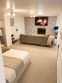 Studio Apartment on the Hill - Image 4