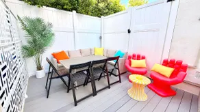 C. Vibrant 3BR NoHo Designer Home by Universal - Image 2