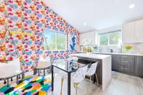 C. Vibrant 3BR NoHo Designer Home by Universal - Image 3