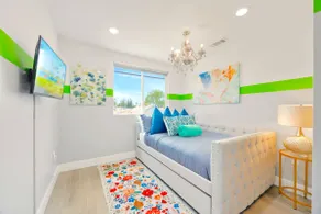 C. Vibrant 3BR NoHo Designer Home by Universal - Image 5
