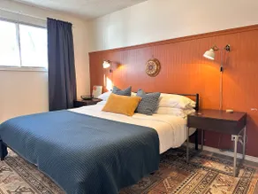 Spacious Group Home with 2 Suites - Image 4