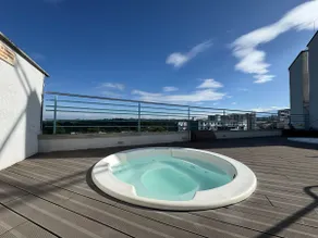 Aparment: Pool, Gym, Parking & Near Everything - Image 3
