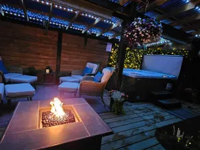 Luxurious Loft with Hot Tub - Image 4