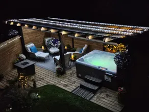 Luxurious Loft with Hot Tub - Image 5