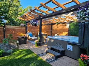 Luxurious Loft with Hot Tub - Image 3