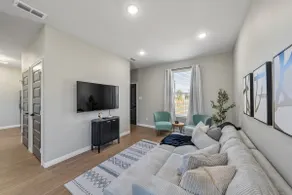 Stylish Townhome 2 Blocks from Hospitals - Image 2