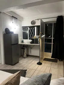 Modern Cozy Bachelors Pad in the Heart of the City - Image 2