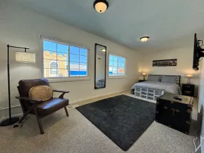 City Experience in the Heart of Downtown Berkley - Image 2