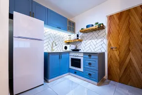 Sea Suite – Seafront Apt with Private Jacuzzi - Image 3