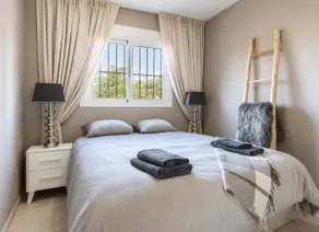 2 bedroom apartment with terrace and pool - Image 5