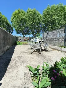 House overlooking the Rhône near the Port - Image 3