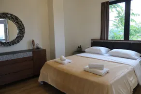 Cozy Stay with Free Parking and Mountain View - Image 2