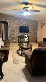 Luxurious house with 5 bedrooms and 3 bathrooms - Image 2