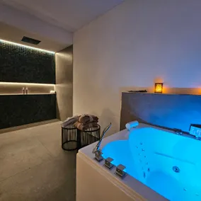 Diamond Luxury Suite, Whirlpool & finnische Sauna - Image 4