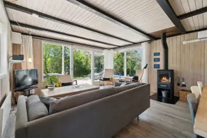 Lovely Family Cottage Near Child-Friendly Beach - Image 2