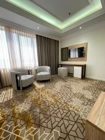 Royal Suite 201 - Image 5