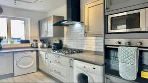 White Heather 3 Bed Clifden Town - Image 4