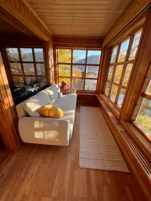 Charming and spacious wooden house in the middle of the city center - Image 3