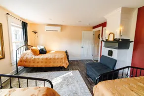 Amber Autumn Suite & Hot Tub - Image 4