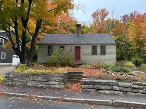 Historic 1780 Cape in Meredith Village near Lakes - Image 2