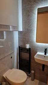 2 bed Chic Apartment in Glasgow City Centre - Image 5