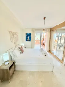 Riviera Retreat with private rooftop and sea views - Image 3